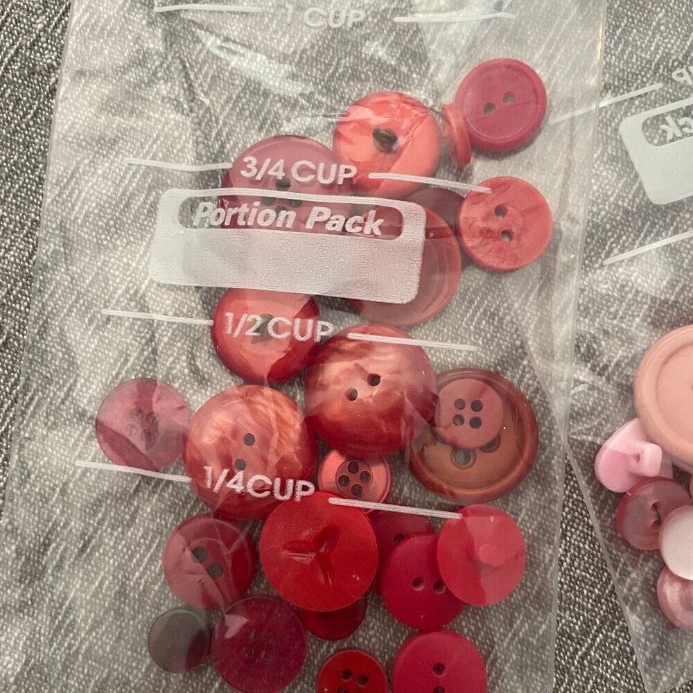 Set of Mixed Red Pink Buttons Hearts Round Craft Replacement Buttons!